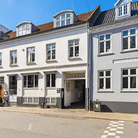 4br Med Plads Til 7 I Hjertet Af Апартаменты