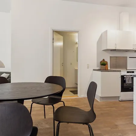 Appartement 4br Med Plads Til 7 I Hjertet Af Århus